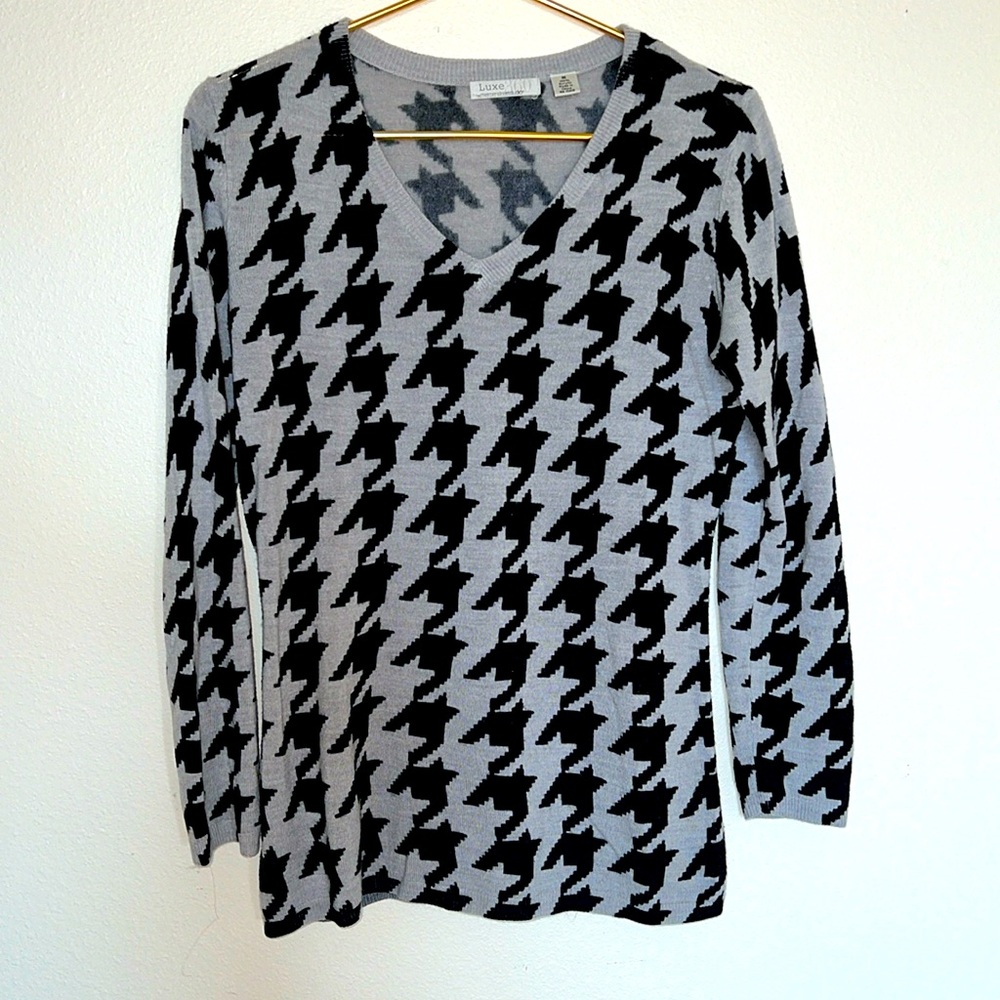 Women’s Houndstooth Print Sweater